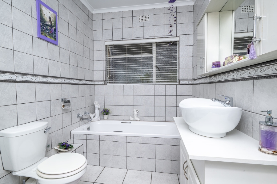 3 Bedroom Property for Sale in Ferndale Western Cape